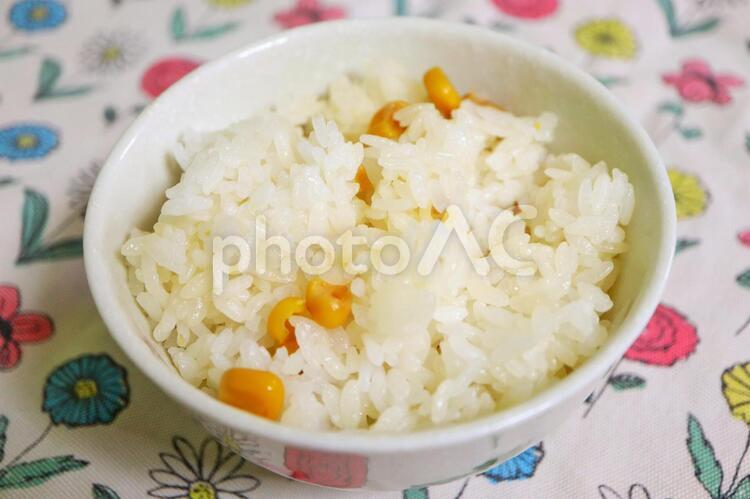 とうもろこしごはん とうもろこしごはん,食べ物,米の写真素材