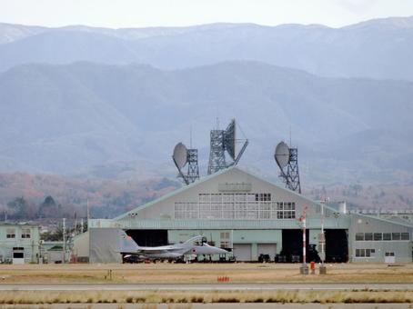 航空自衛隊小松基地の格納庫 航空自衛隊小松基地の格納庫 航空自衛隊,小松基地,ハンガーの写真素材