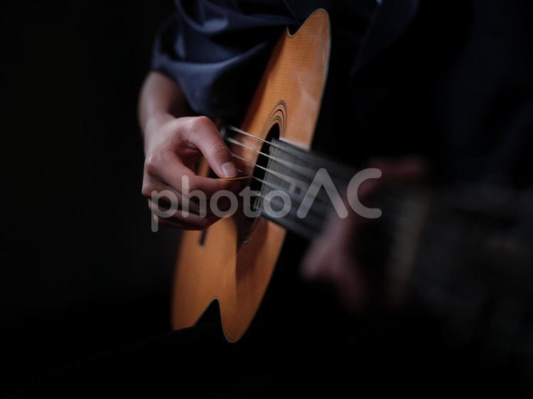 ギターを演奏する人 ギター,演奏,楽器の写真素材