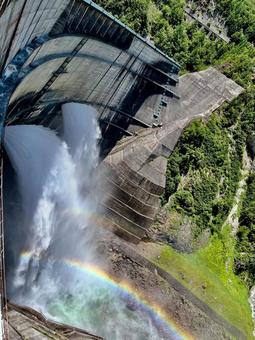 黒部ダム 日本,立山,エメラルドグリーンの写真素材