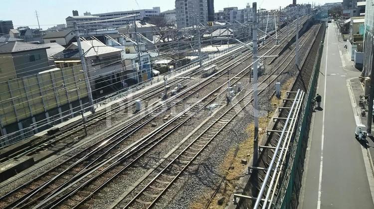線路と街並み ターミナル,プラットフォーム,交通機関の写真素材