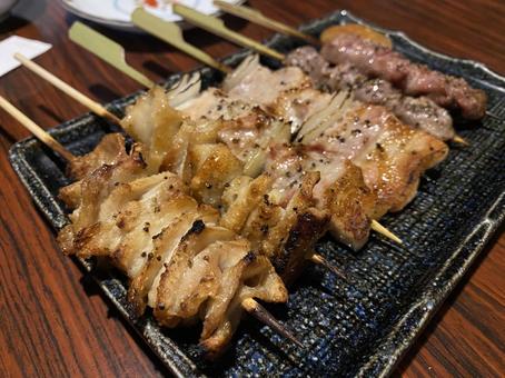 大ぶりな焼き鳥の写真