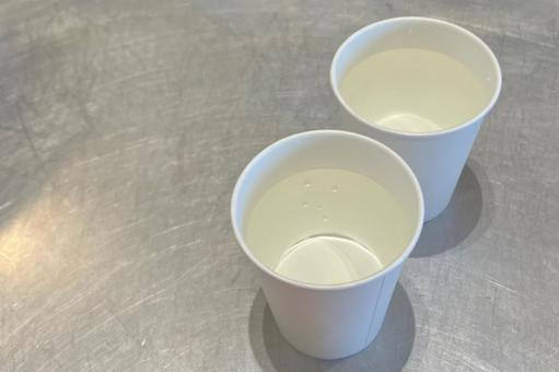 コップの水 コップの水の写真