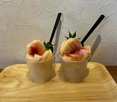 桃のパフェ 桃のパフェ,桃,パフェの写真素材