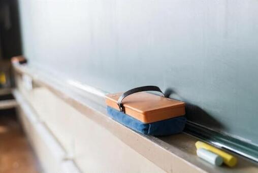 Japanese elementary school blackboard and eraser, eraser della lavagna, una lavagna, gesso, JPG