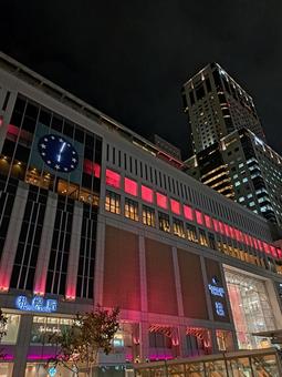 札幌駅 ピンクリボンライトアップ 札幌駅 ピンクリボンライトアップ 札幌駅,ピンクリボン,夕景の写真素材