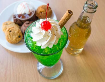 カフェの机の写真