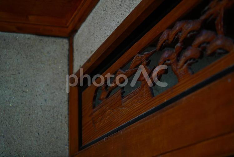 暗い和室の欄間 欄間,間越し欄間,長押の写真素材