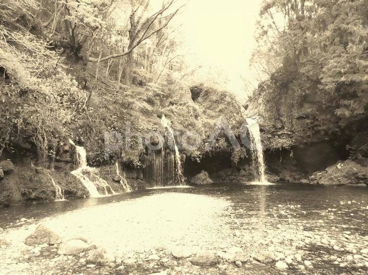 静岡県-陣馬の滝-モノクロ 陣馬の滝,滝,滝つぼの写真素材