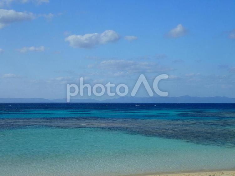 透き通る青い海　青い空 青い海,青い空,沖縄の写真素材
