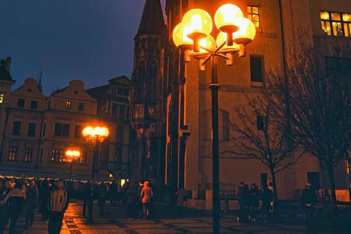 街灯が美しいロマンチックなプラハの旧市街 プラハ,旧市街,広場の写真素材