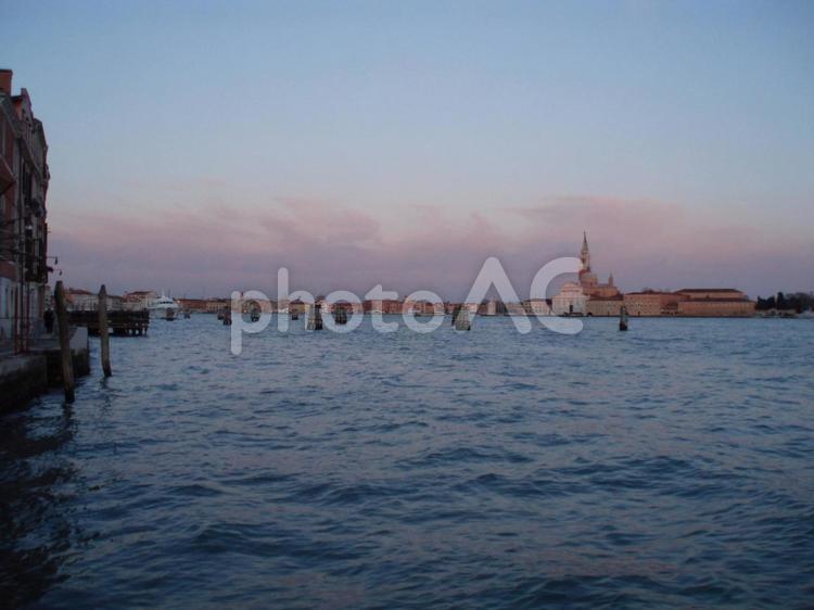 イタリア　海と街 イタリア,ベネチア,ヴェネツィアの写真素材