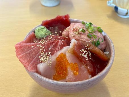 海鮮丼 海鮮丼 海鮮丼,刺身,イクラの写真素材