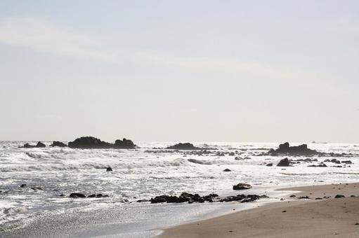 沖に見える岩肌、千葉県銚子市 太平洋,海,海上の写真素材