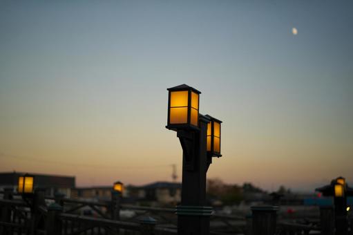 灯篭と夕空 灯篭と夕空 山居橋,灯篭,橋の写真素材