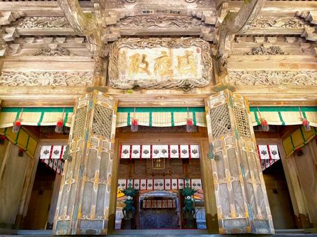 金華山黄金山神社本殿 金華山黄金山神社本殿の写真
