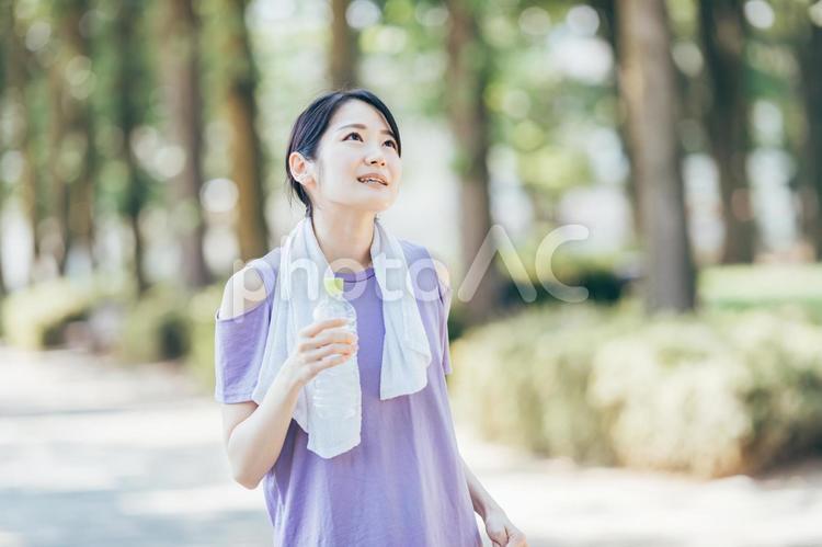 ダイエット・ジョギング・ランニング・トレーニングする女性 ジョギング,有酸素運動,ランニングの写真素材