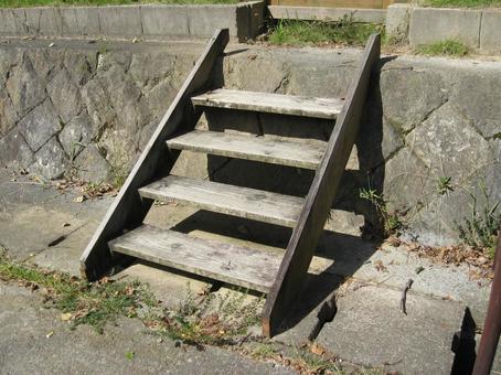 木の階段（斜め） 木,階段,古いの写真素材