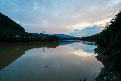 夕暮れの津久井湖 夕暮れの津久井湖の写真