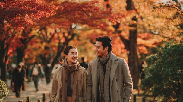 紅葉デートを楽しむカップル 紅葉デートを楽しむカップルの写真
