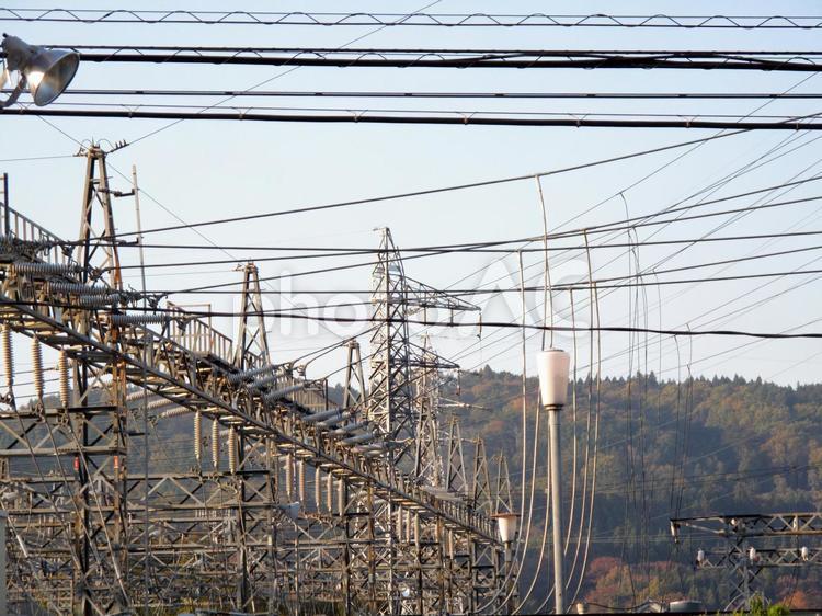 鉄塔がある風景 鉄塔,送電線,電線の写真素材