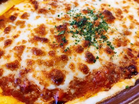 こんがりと焼けたチーズ チーズ,グラタン,料理の写真素材