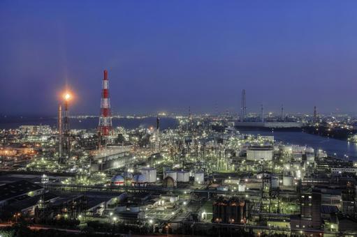 四日市コンビナートの工場夜景 四日市コンビナートの工場夜景 四日市コンビナート,夜景,四日市港の写真素材