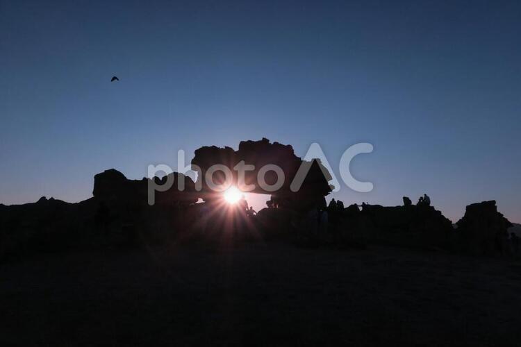 イサロの窓 イサロの窓,マダガスカル,風景の写真素材