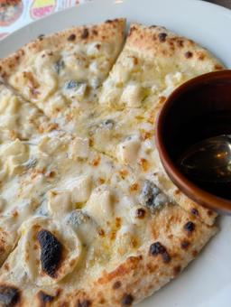Photo, pizza, cheese, quattro formmage, 