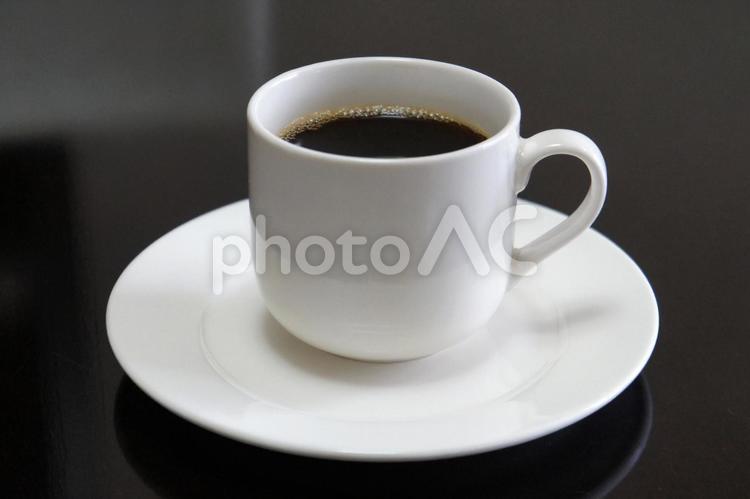 黒いテーブルの上のコーヒー コーヒー,ブレンド,ホットコーヒーの写真素材