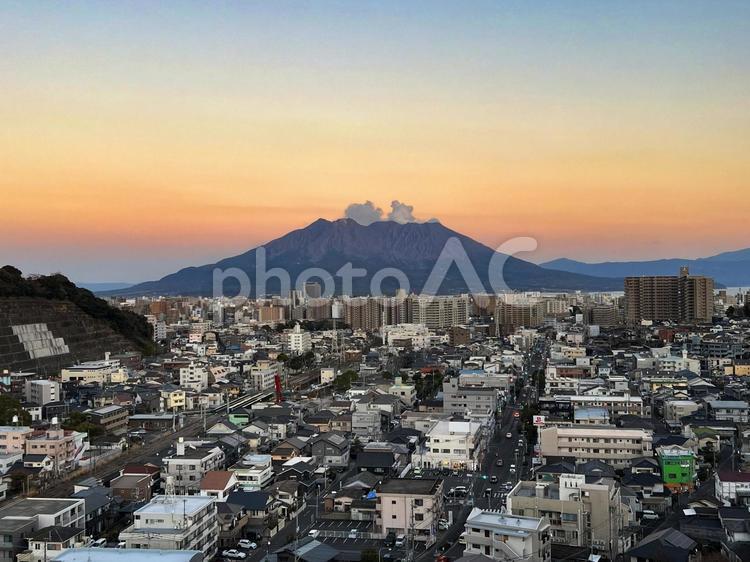 夕暮れの桜島 桜島,活火山,鹿児島市の写真素材