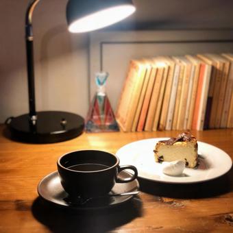 コーヒーとチーズケーキ カフェ,コーヒー,チーズケーキの写真素材