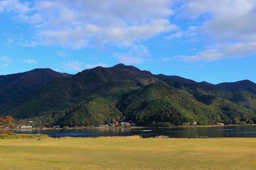 秋の河口湖周辺 秋の河口湖周辺 河口湖周辺,河口湖,湖の写真素材