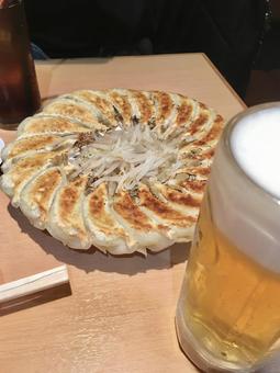 浜松餃子とビール 浜松餃子とビール 浜松餃子,ビール,餃子の写真素材