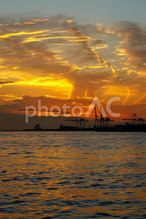 大阪港、夕日と海 大阪港,海,夕日の写真素材