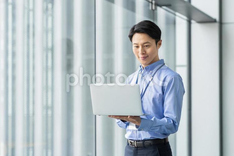 オフィスで働くエンジニア エンジニア,ビジネスマン,ビジネスの写真素材