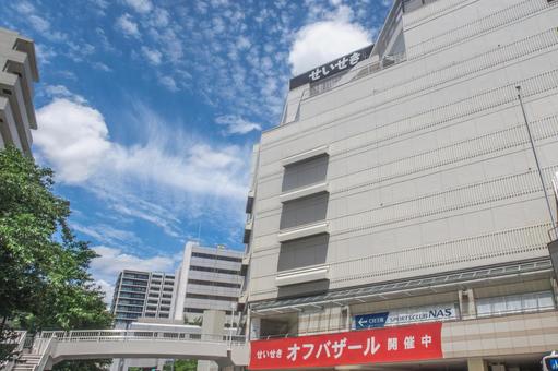 駅前の風景　聖蹟桜ヶ丘駅(東京都) 街の風景とスナップ,駅前の風景,聖蹟桜ヶ丘駅の写真素材