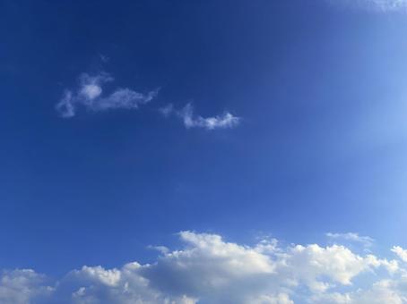 澄んだ青空に漂う雲 澄んだ青空に漂う雲 青空,雲,自然の写真素材