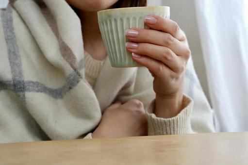 湯呑みを持つ女性 飲む,女性,コーヒーの写真素材