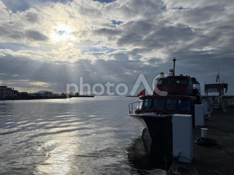 琵琶湖の風景（夕暮れの港） 琵琶湖,サンセット,夕暮れの写真素材