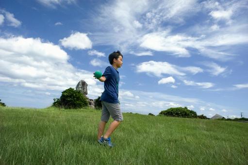 <素材>公園でキャッチボールをする男の子 <素材>公園でキャッチボールをする男の子 子供,男性,人物の写真素材