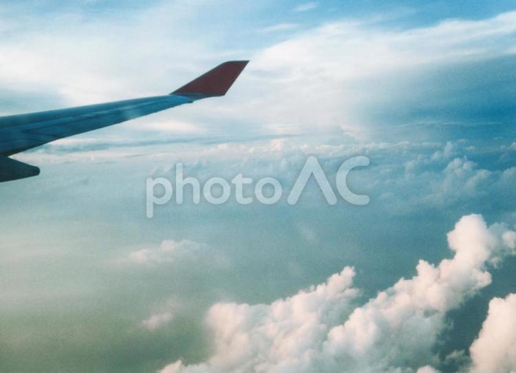 ヒコーキから撮影　雲　空 飛行機,機内,撮影の写真素材