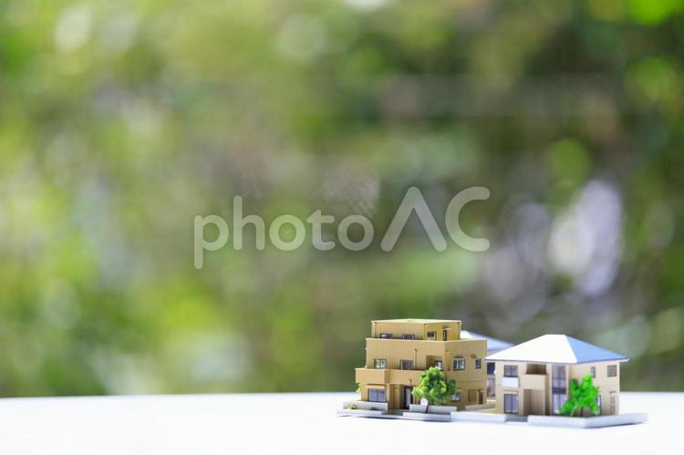 住宅と緑ぼかし背景 ビジネス,家,住宅の写真素材