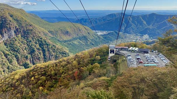 日光いろは坂ロープウェイ秋の紅葉車窓 日光,いろは坂,道路の写真素材