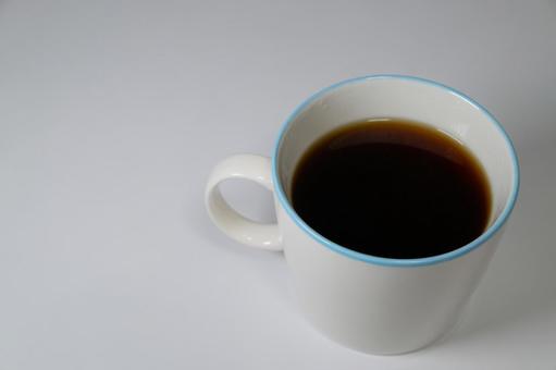 白いマグカップに入ったコーヒー コーヒー,マグカップ,ホットドリンクの写真素材