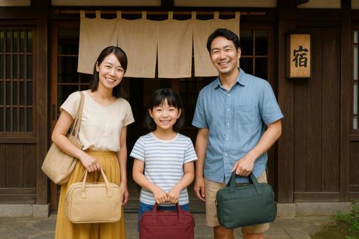 旅館の前で集合写真を撮る家族 旅館の前で集合写真を撮る家族の写真