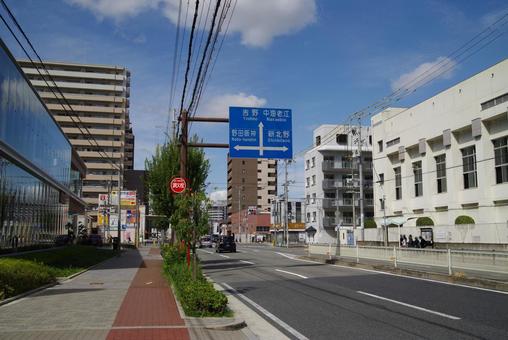 海老江交差点付近の風景 海老江交差点,道路,大阪市道九条梅田線の写真素材