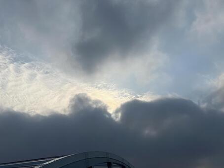 お日さまがかくれんぼ 空,雲,太陽光の写真素材