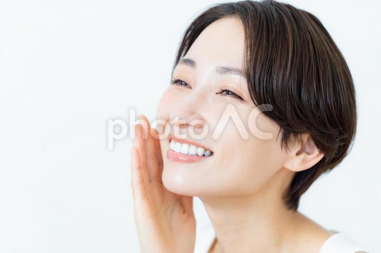 ミドル女性の美容イメージ 美容,笑顔,ビューティーの写真素材