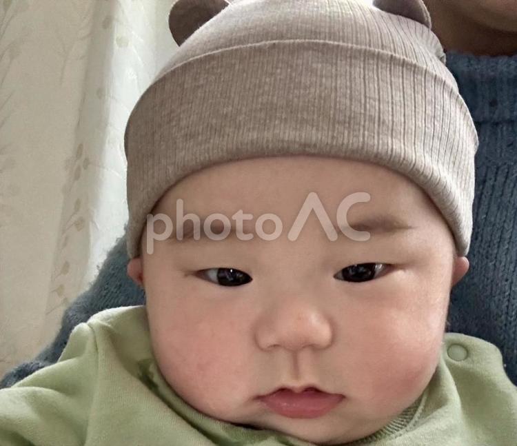 寒くて帽子を被った赤ちゃん 赤ちゃん,帽子,冬の写真素材